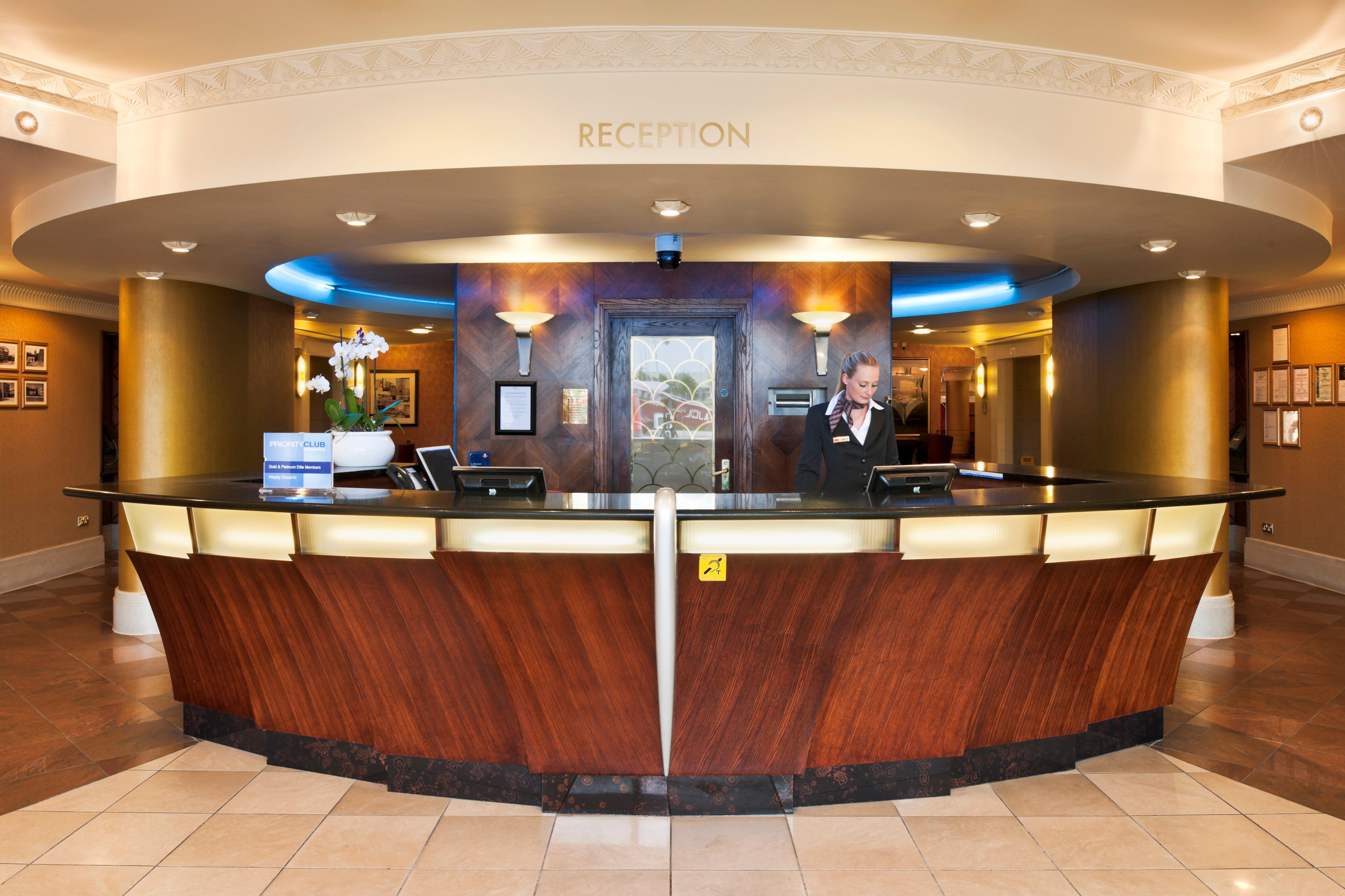 Hotel Crowne Plaza - John Lennon Airport By Ihg