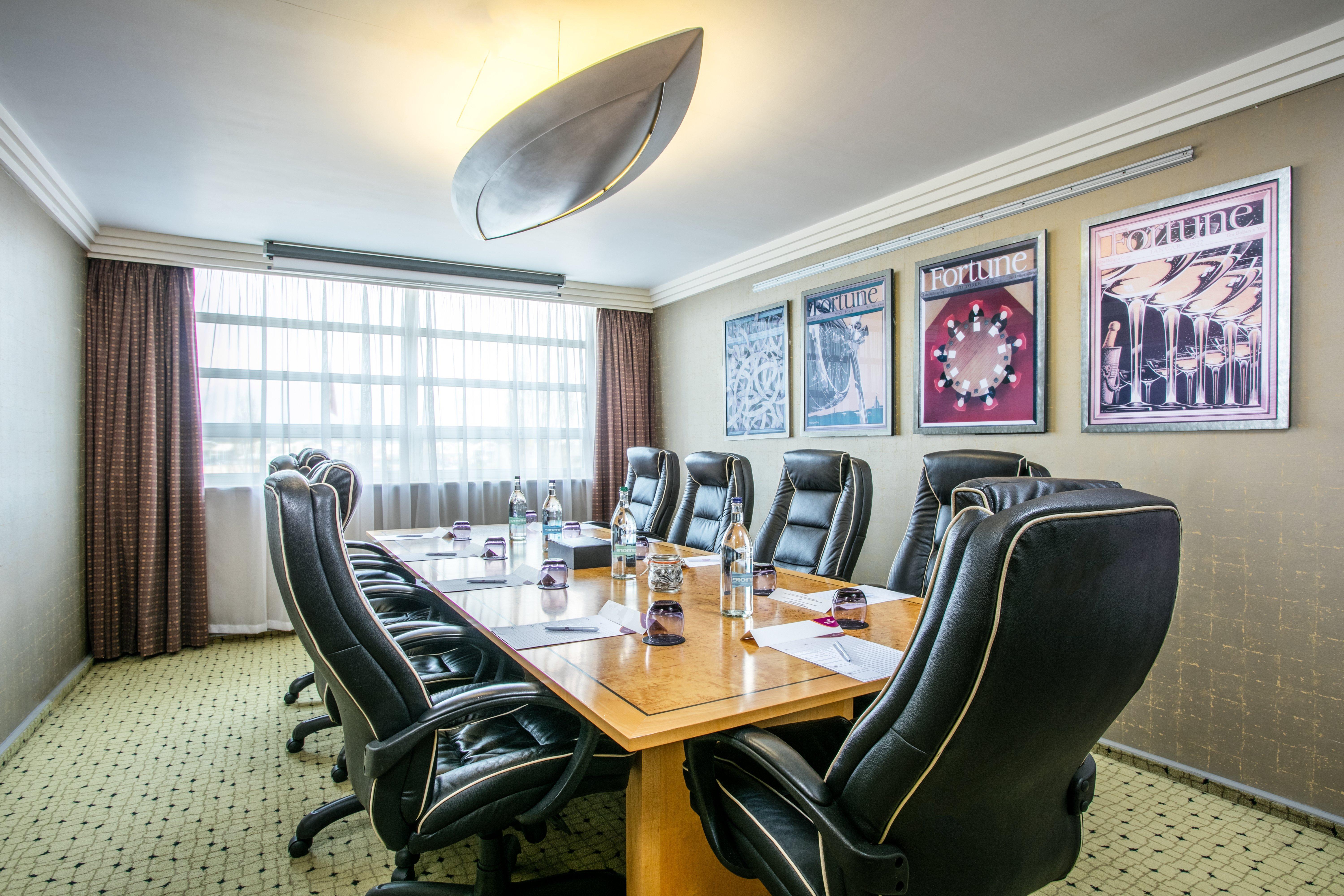 Crowne Plaza - John Lennon Airport By Ihg Hotel 4*