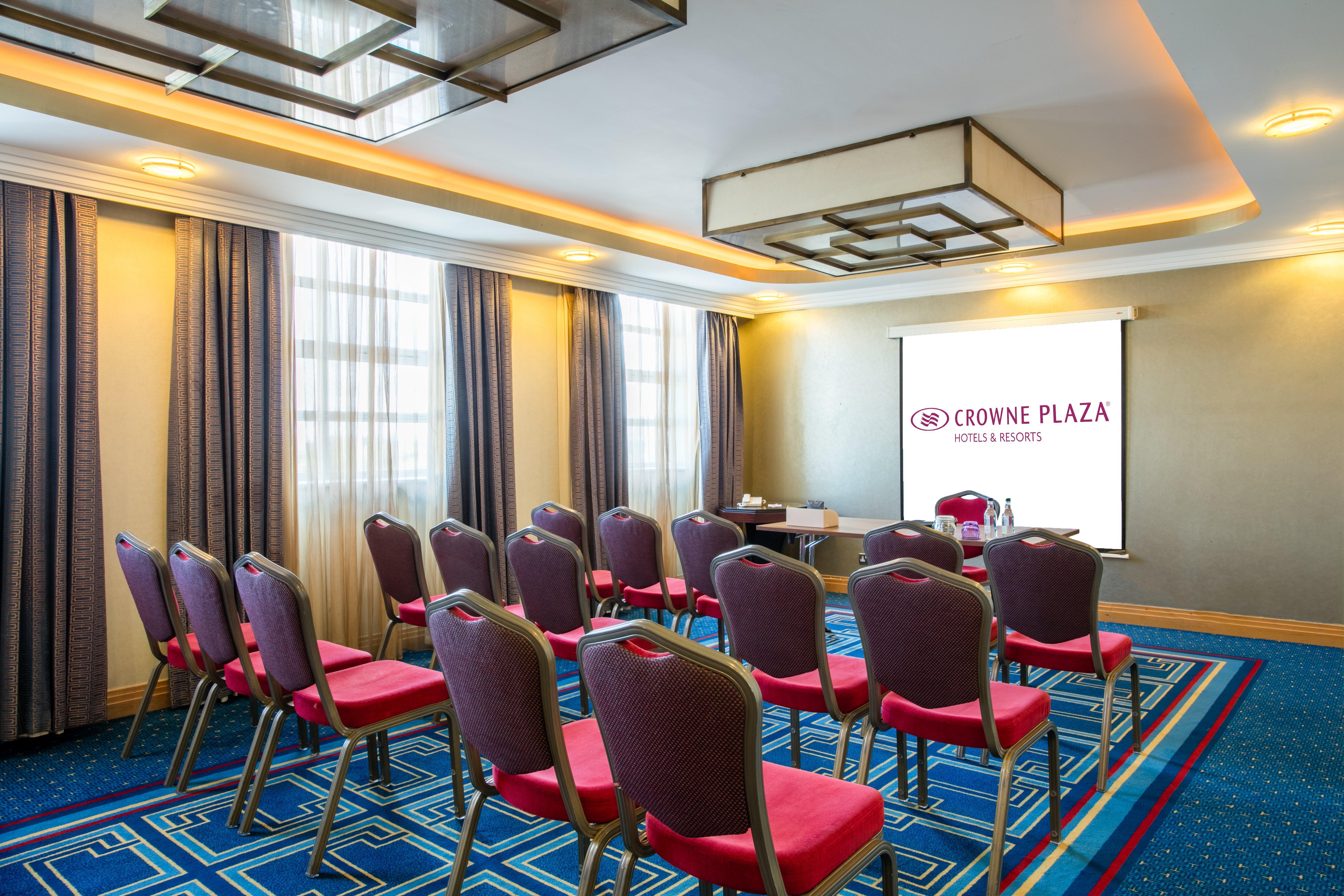 Crowne Plaza - John Lennon Airport By Ihg 4*