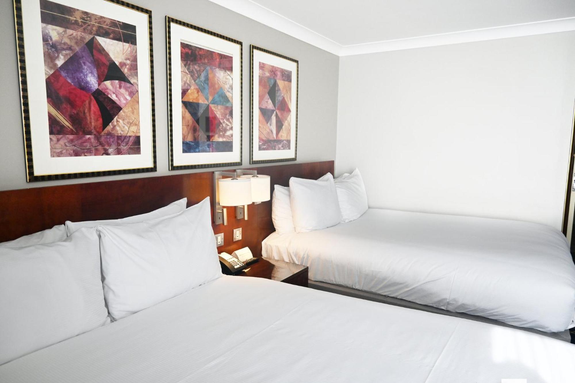 Hotel Crowne Plaza - John Lennon Airport By Ihg 4*