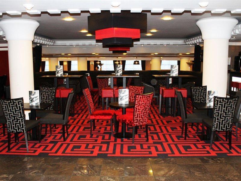 Hotel Crowne Plaza - John Lennon Airport By Ihg 4*