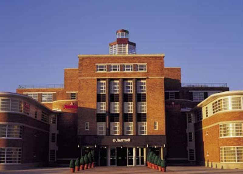 Hotel Crowne Plaza - John Lennon Airport By Ihg 4*