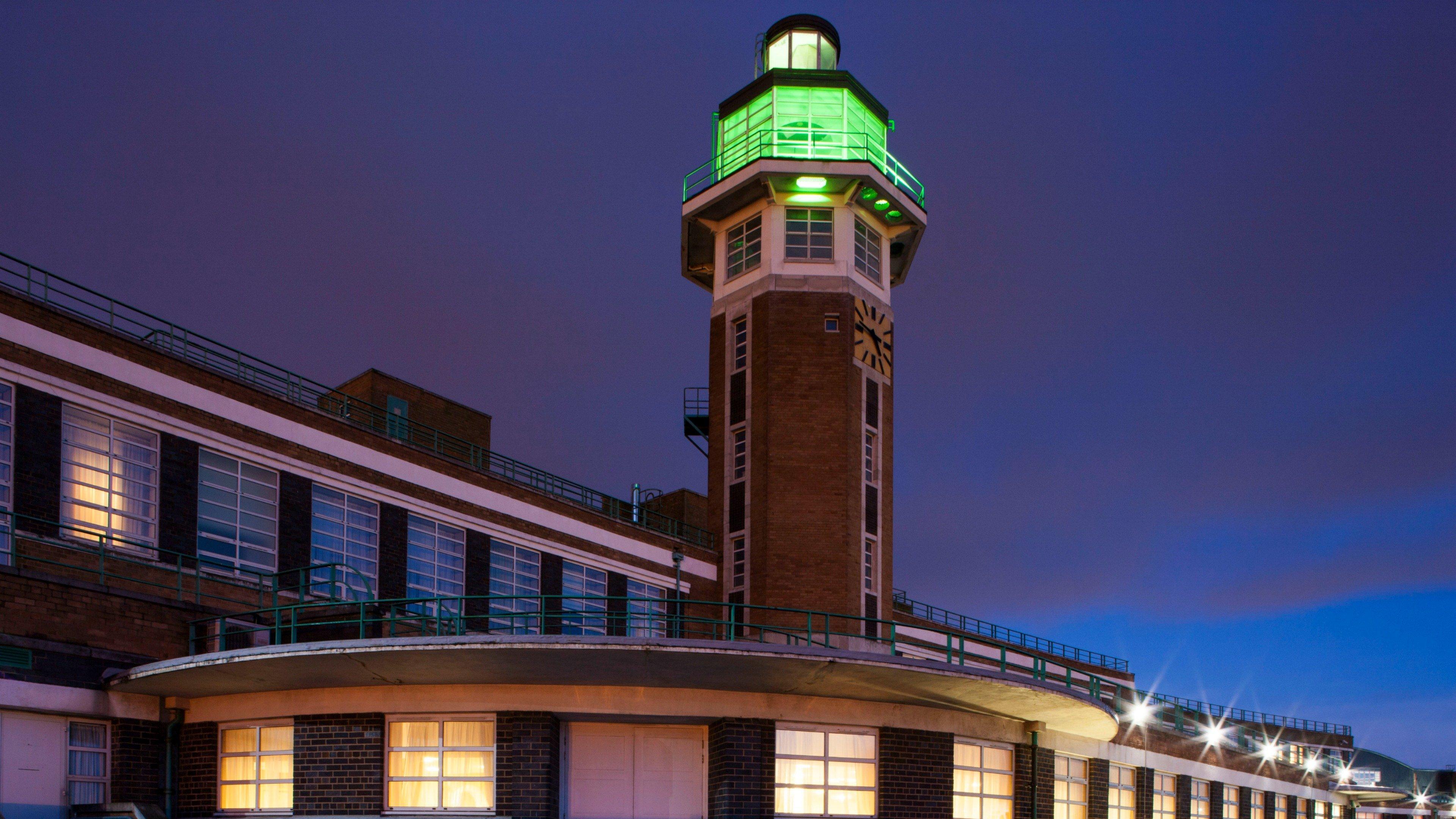 Hotel Crowne Plaza - John Lennon Airport By Ihg