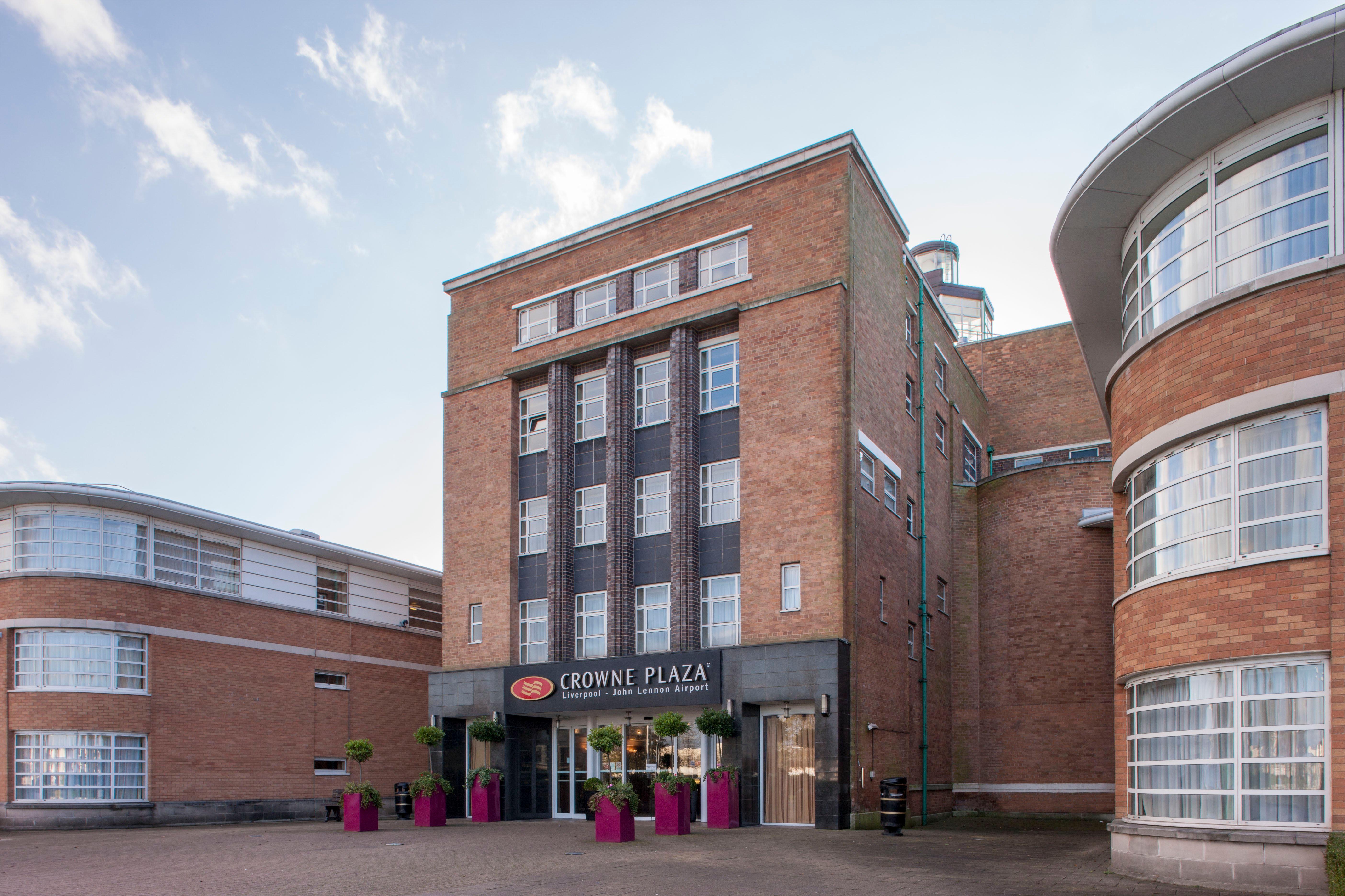 Crowne Plaza - John Lennon Airport By Ihg 4*