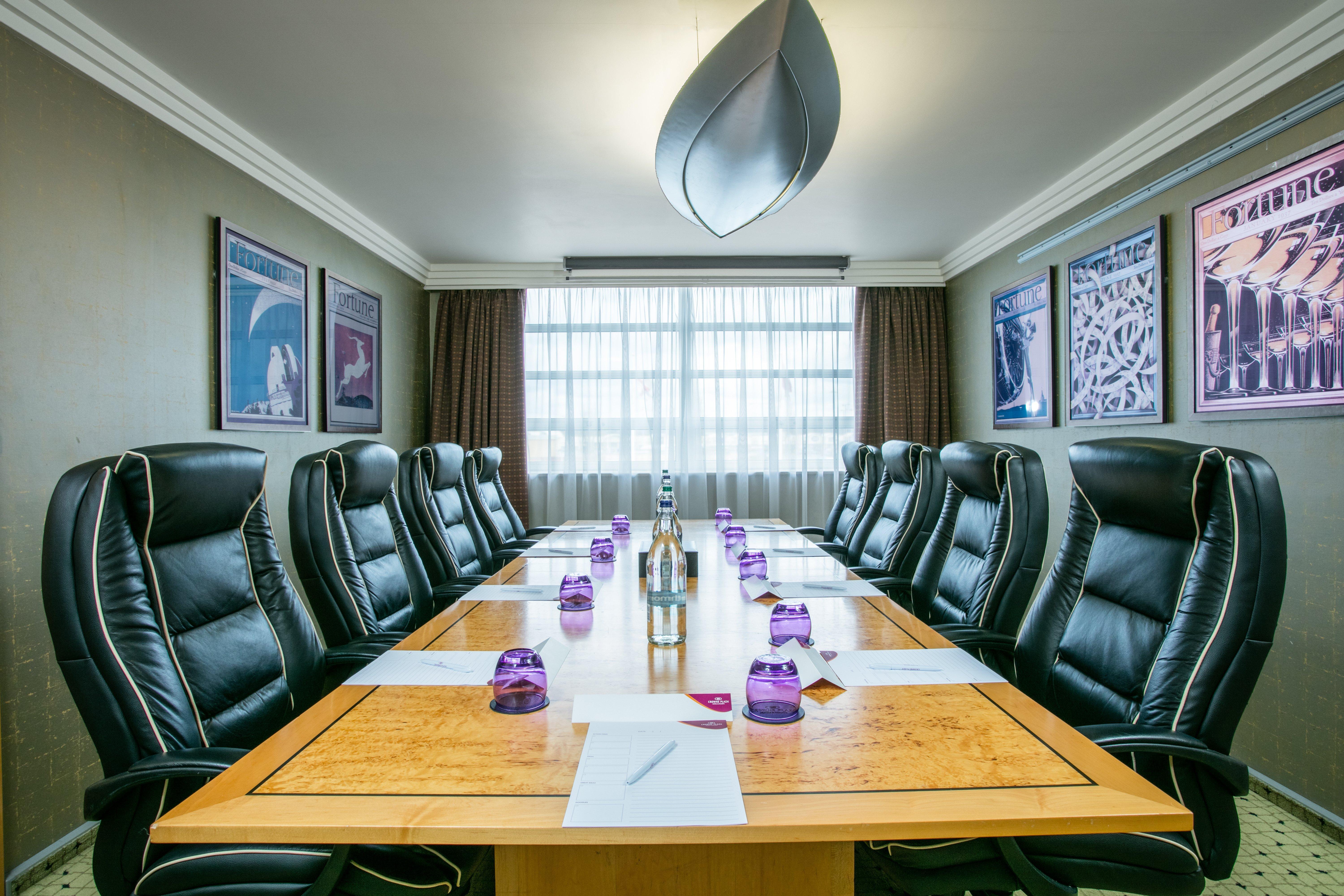 Crowne Plaza - John Lennon Airport By Ihg 4*