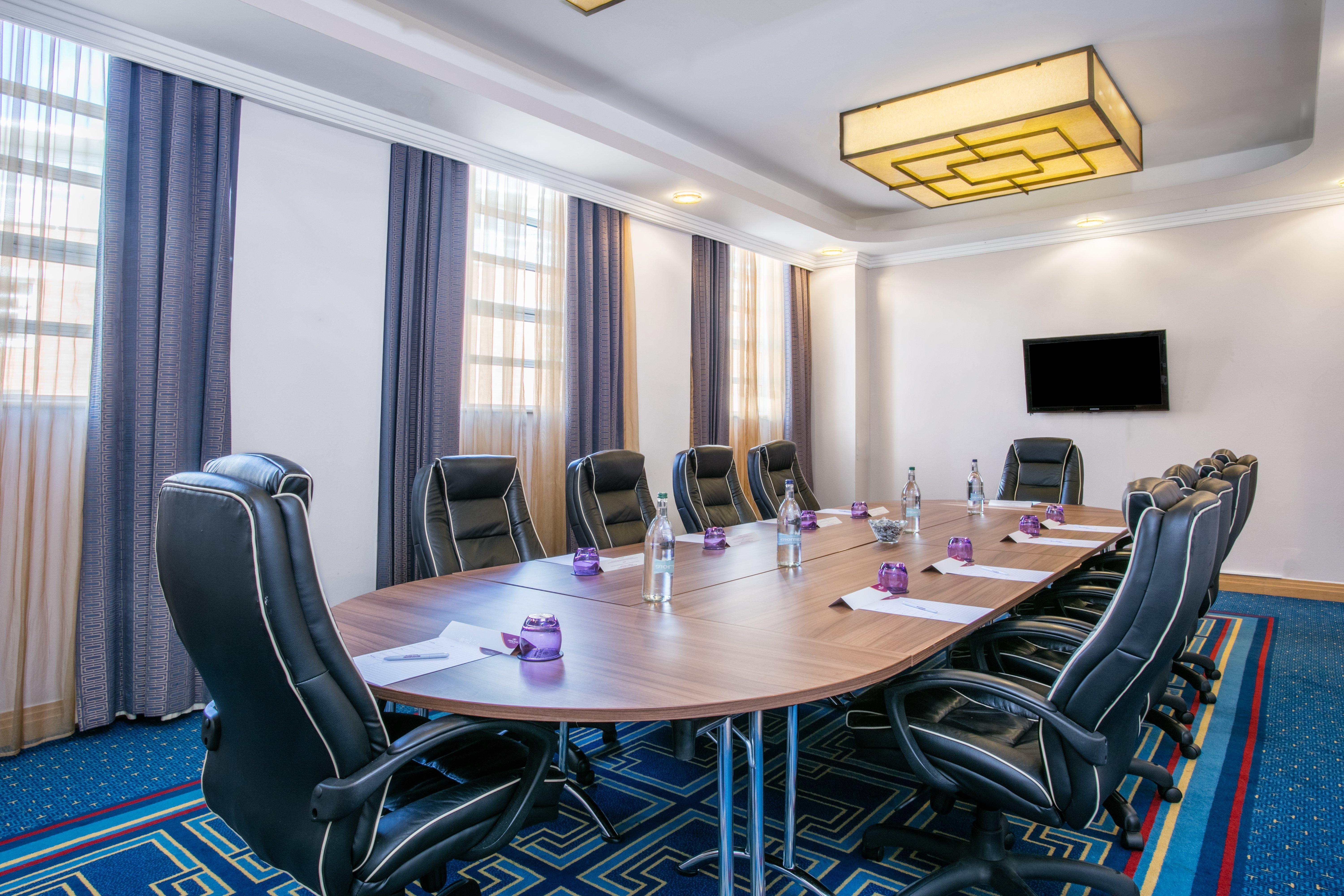 Crowne Plaza - John Lennon Airport By Ihg Hotel
