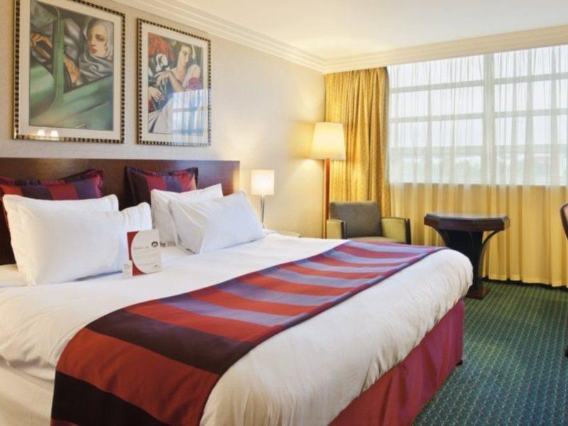 Hotel Crowne Plaza - John Lennon Airport By Ihg 4*